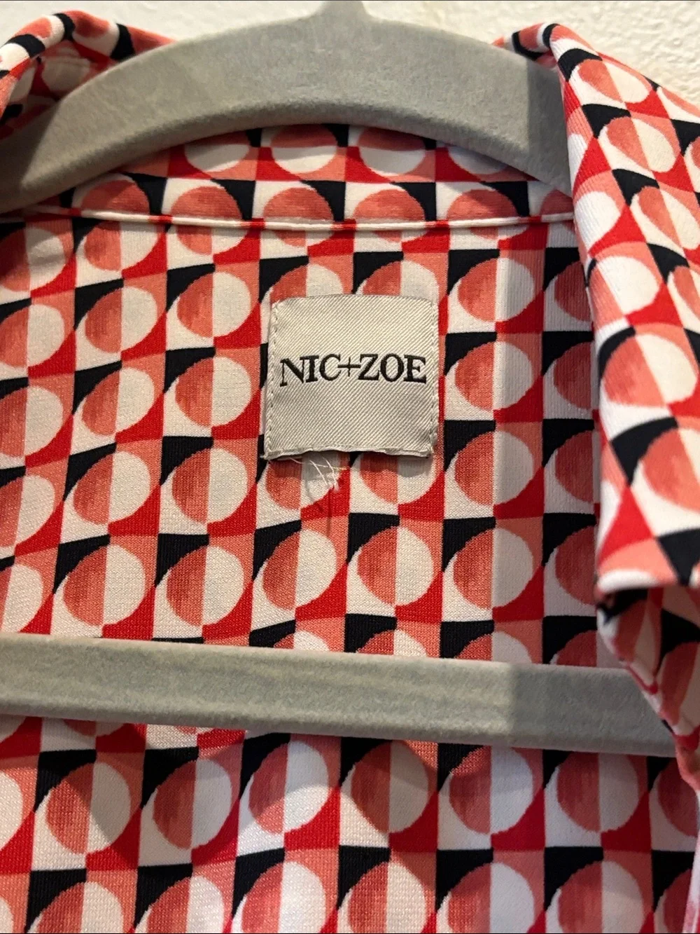 NIC+ZOE Geo Circles Vneck Red White Geometric Wrap Long Sleeve Top Small - Picture 4 of 11